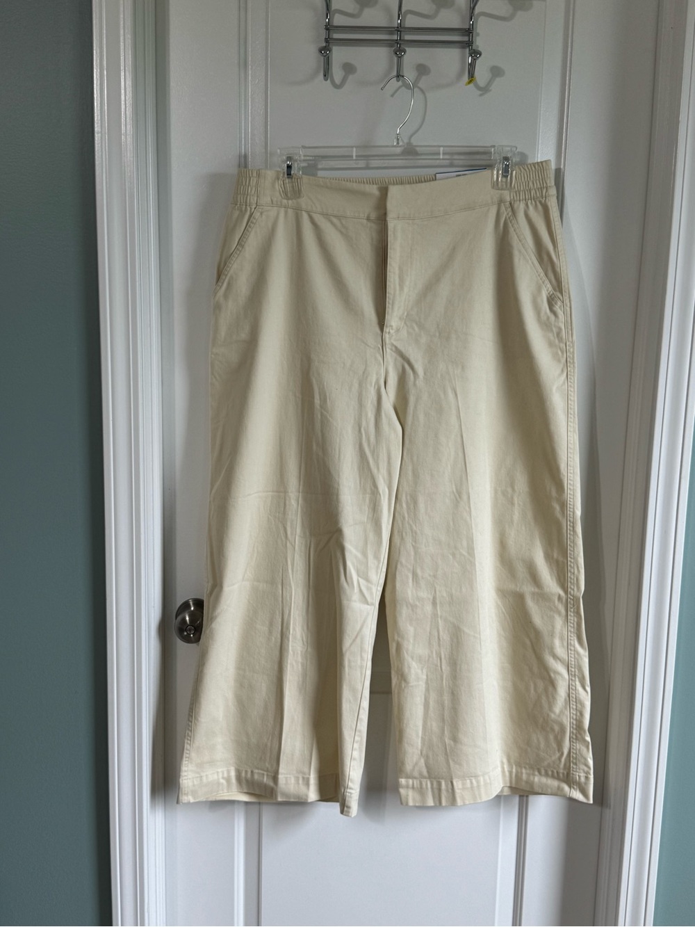 Women’s Cropped Wide-Leg Pants in Cream